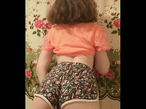❤️ Секси младо бебе кое ги соблекува шорцевите пред камера Квалитетно порно кај нас ❌❤